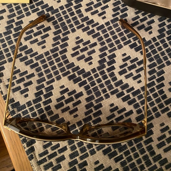 ๐ฆ LV Amber Cat Eye Sunglasses - Picture 3 of 15